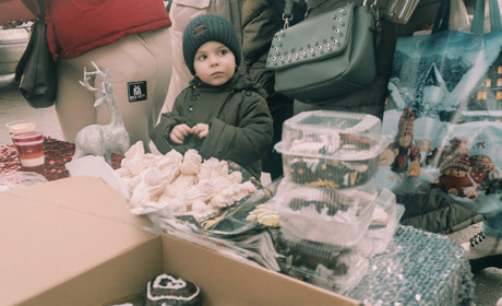 Волонтери в Первомайську провели різдвяний ярмарок на допомогу безхатнім тваринкам