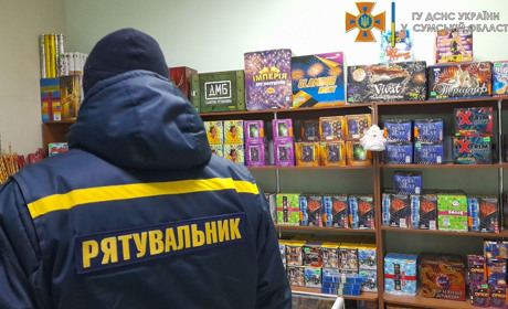 Рятувальники нагадують конотопцям про правила поведінки з піротехнікою