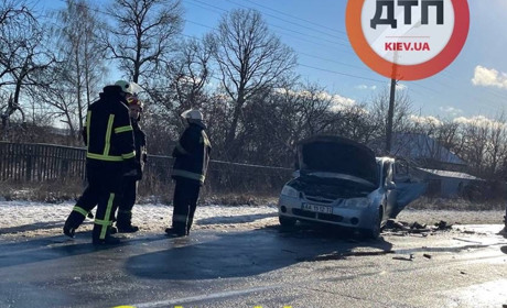 Біля Козельця сталася автотроща. В одній із автівок знесло підлогу