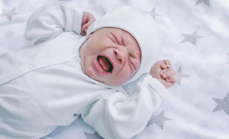 Як заспокоїти дитину, що плаче: 6 перевірених способів