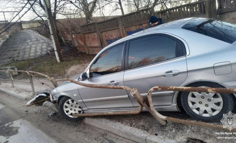 Чернігівець влетів у металевий паркан. Водій був у стані алкогольного сп‘яніння