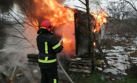 Полум’я та вода забрали життя двох чоловіків у Волноваському районі