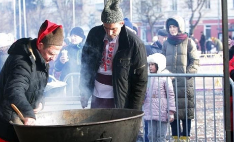 На Красній площі варили куліш. Чернігівці з‘їли 150 кг каші
