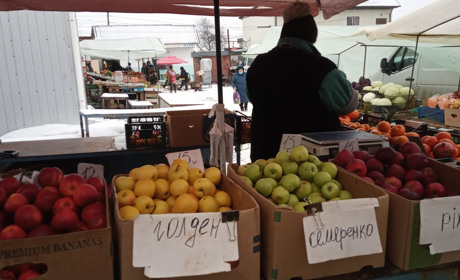 Скільки коштували продукти на первомайському ринку 9 січня 2022 року: після свят