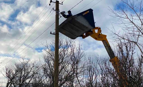 В селі Партизани, що на Сірогозщині, на 2-х вулицях відновили вуличне освітлення