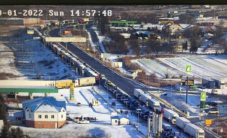 Машин поменшало, але черги ще є: коротко про ситуацію на кордонах із країнами-сусідками