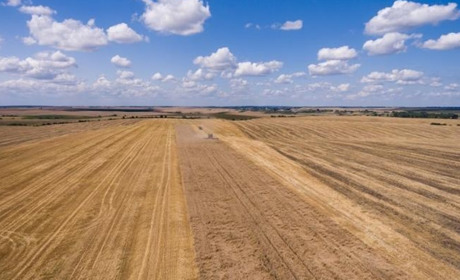 Депутати ухвалили законопроєкт №5600: українці сплачуватимуть податок за власність землі