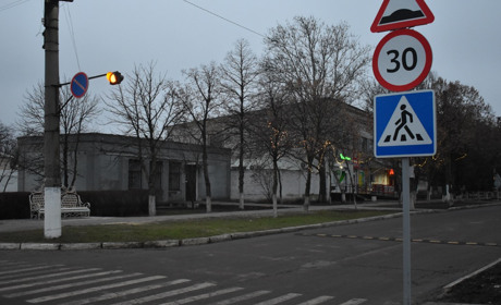 У Нижніх Сірогозах встановили додатковий світловий сигнал на пішохідному переході