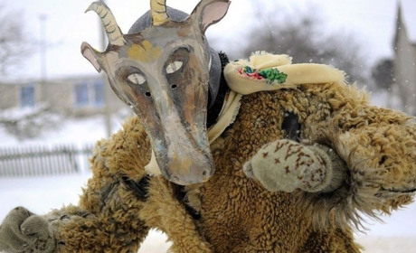 У ніч проти Василя у селах Гадяцького району хлопці знімали дівчатам хвіртки