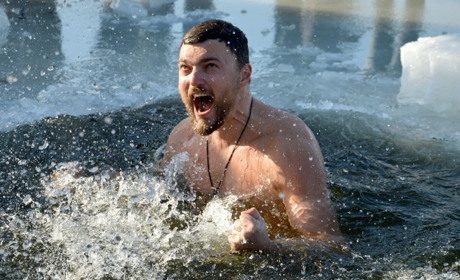 Чи пірнати в крижану воду: що думають про купання на Водохреща священники Дрогобича та медики