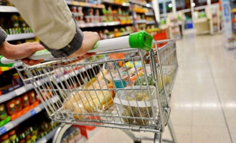 Кабмін зупинив ріст цін на "соціальні продукти"