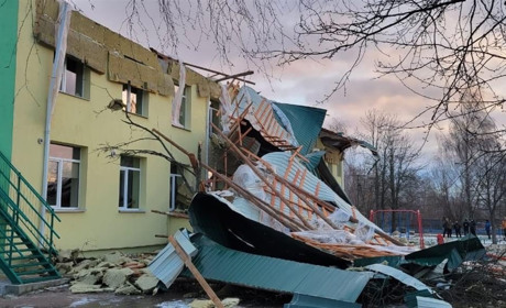 Зірваний дах, дві сотні населених пунктів без світла та повалені дерева — наслідки негоди
