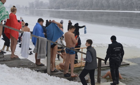 Купання на Водохреще: не змиває гріхів і загрожує здоров'ю