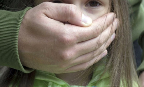 25-річний хлопець тричі зґвалтував 13-річну дівчинку. Йому загрожує довічне ув'язнення