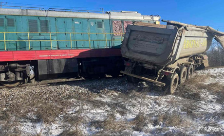 Біля Вознесенська 18 січня сталася ДТП: вантажівка та локомотив. Поліція розшукує свідків