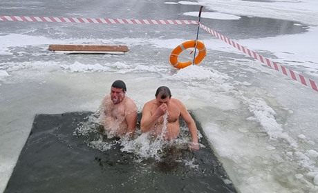 "Водохрещенські переливи": фоторепортаж