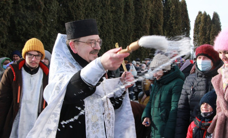 Фоторепортаж: як ніжинці відзначали Водохреща