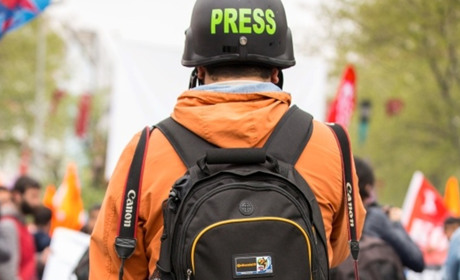 "Тривожний" рюкзак для медійника: список основних речей