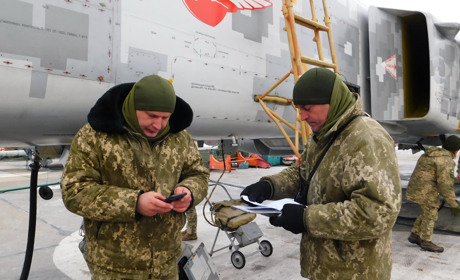 Молоді штурмани виконали перші офіцерські польоти
