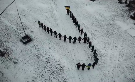 День Соборності України: у музеї просто неба організували флешмоб (ВІДЕО)