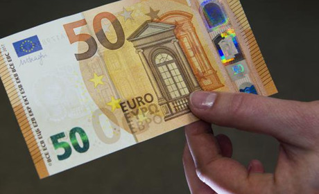 Їхав без шолома, номера та посвідчення: на Сарненщині водій пропонував копам хабар в євро