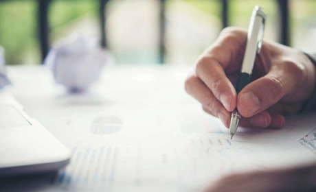 Продаж рефератів та курсових: які покарання за це передбачено для студентів