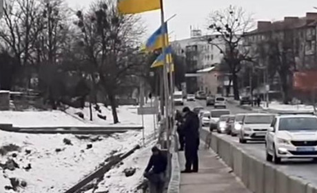 Хотів стрибнути з моста: у Новограді-Волинському поліцейські врятували чоловіка від самогубства