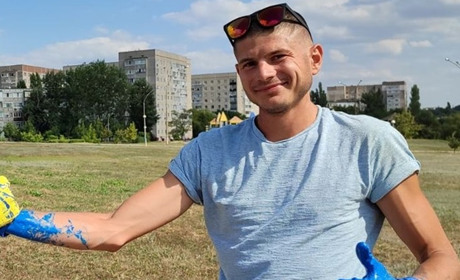 Константин Кондаков помогает нардепу, сажает деревья и убирает стихийный мусор. Редакційна кава