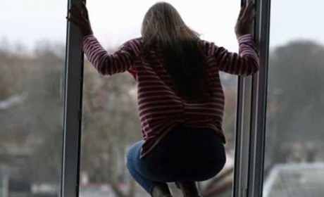 У Переяславі 36-річна жінка вистрибнула з восьмого поверху