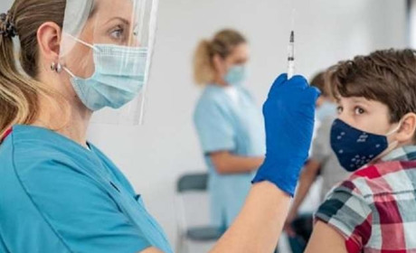 Із 7 лютого вакциновані підлітки зможуть отримати "ковідну тисячу"