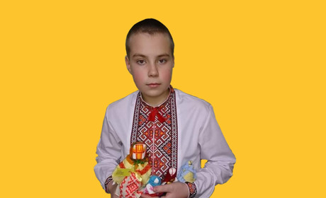 Школяр-лялькар: учень гадяцького ліцею виготовляє вузлові ляльки