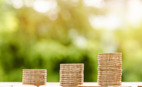 Середня зарплата в Україні перевищила 14 тисяч гривень: у яких галузях платять більше