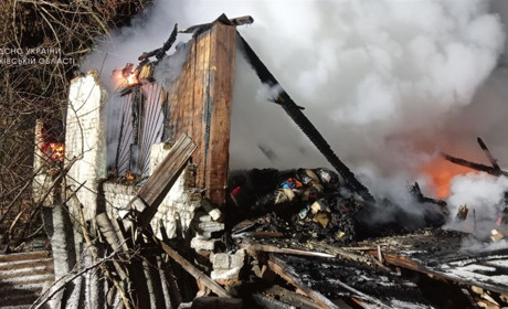 Знайшли обгоріле тіло: на Лозівщині у пожежі загинула 85-річна жінка
