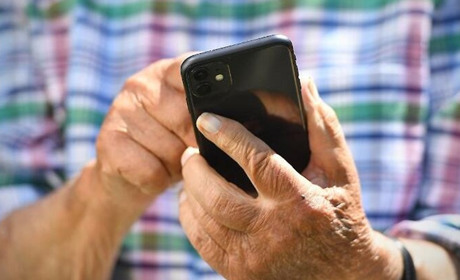 Навесні вакциновані гадячани віком 60+ отримають смартфон та пільговий тариф