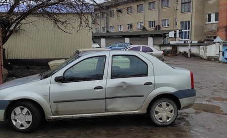 У Первомайську невідомий пошкодив автівку та зник: шукають свідків