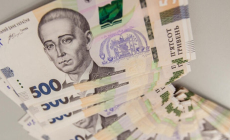 Стало відомо коли українцям почнуть виплачувати гроші за "бустер"