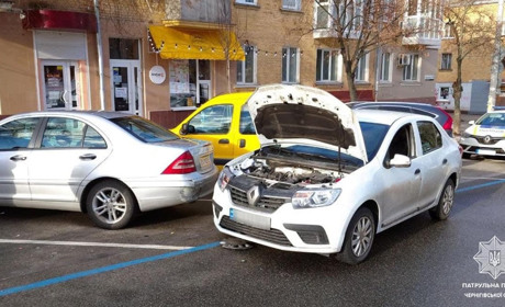 У Чернігові водій таксі в‘їхав у припарковане авто. Чоловік був у стані наркотичного сп‘яніння