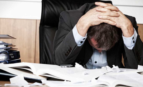 Мільйон податкового боргу, що не погашено 240 днів, є підставою для заборони виїзду з України