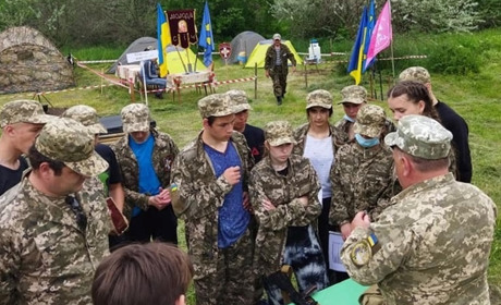 У Мирному завдяки спонсорам та меценатам на уроки "Захисту України" придбали пневматичну гвинтівку