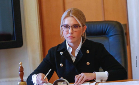 Юлія Тимошенко застерегла владу від втілення Мінських угод