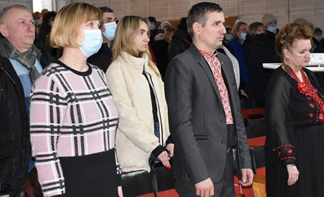 Спогади та схилені голови у зажурі: в Старокостянтинові вшанували пам'ять Героїв Небесної сотні