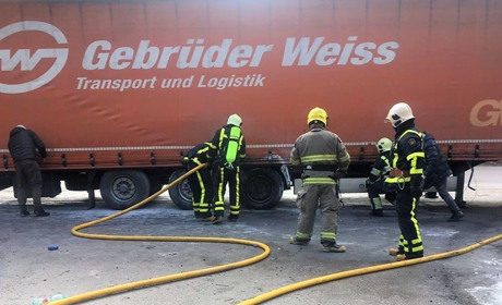 Пожежа на Сарненщині: у вантажівки на трасі загорілось колесо