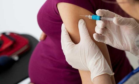 Чи безпечна вакцинація для вагітних та чому їм наполегливо рекомендують щепитись від коронавірусу?