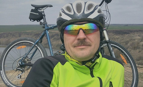 Історик та воєнний реконструктор велосипедом об'їздив давні замки Чортківщини