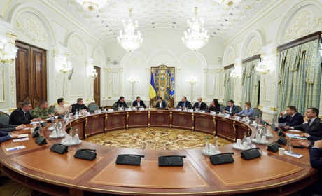 Зеленський скликає РНБО, введуть воєний стан