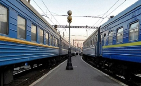 Укрзалізниця працює, але зі змінами маршрутів руху потягів. Є й додаткові рейси
