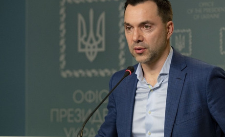 РФ атакує Україну у кількох напрямках: коментар радника Президента