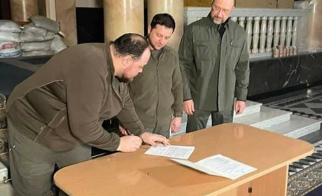 Президент Володимир Зеленський підписав заявку на членство України в Європейському Союзі