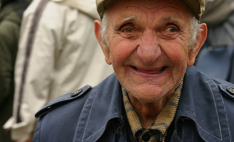 У Корюківці одиноким літнім людям рознесли продуктові набори