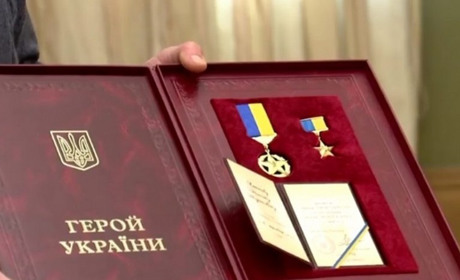 Президент присвоїв звання «Герой України» 15 військовим. Двоє з них обороняли Чернігів
